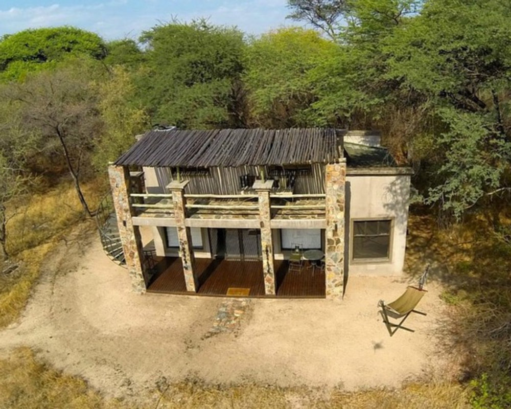 Camelthorn Lodge in Hwange National Park